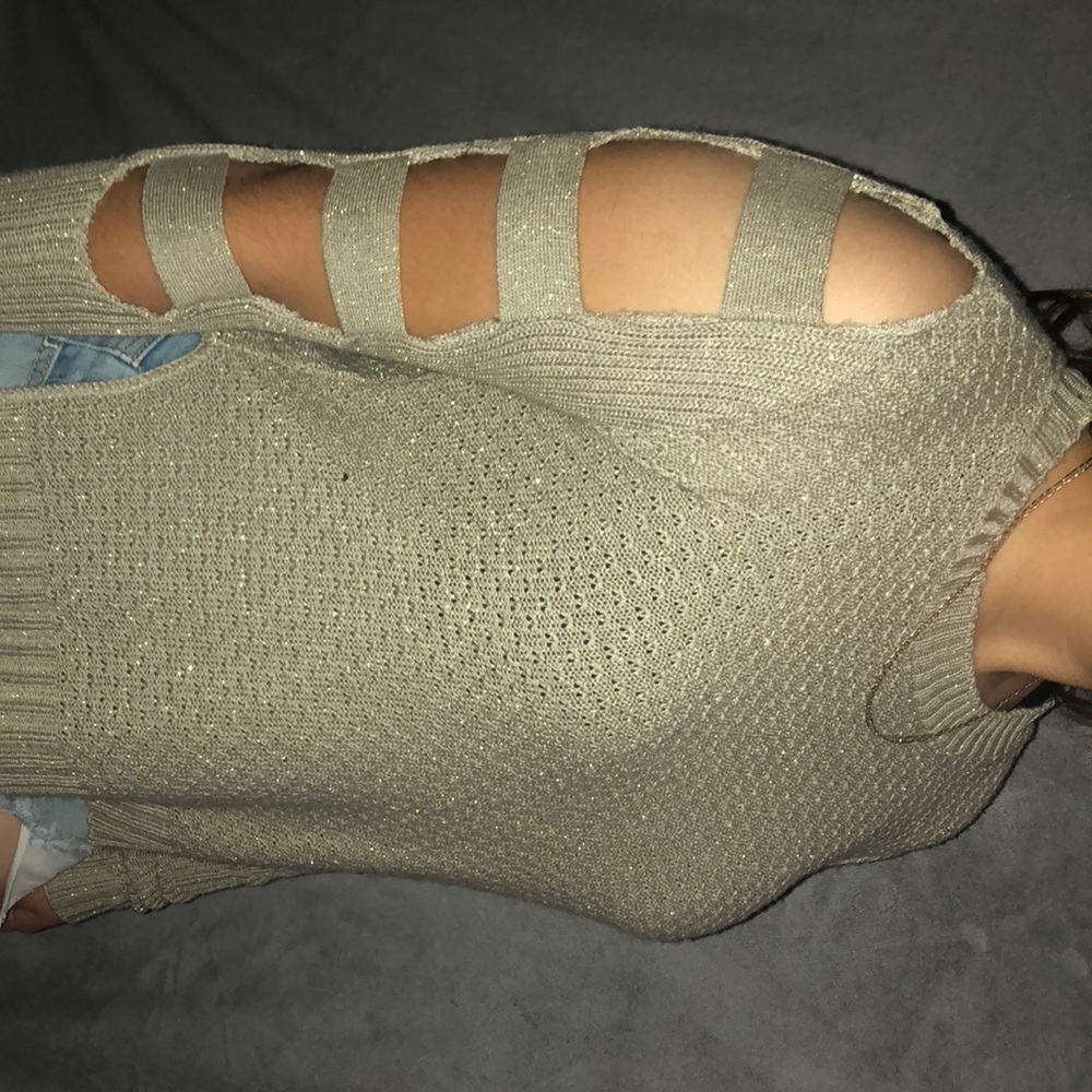 A long sleeved knitted shirt